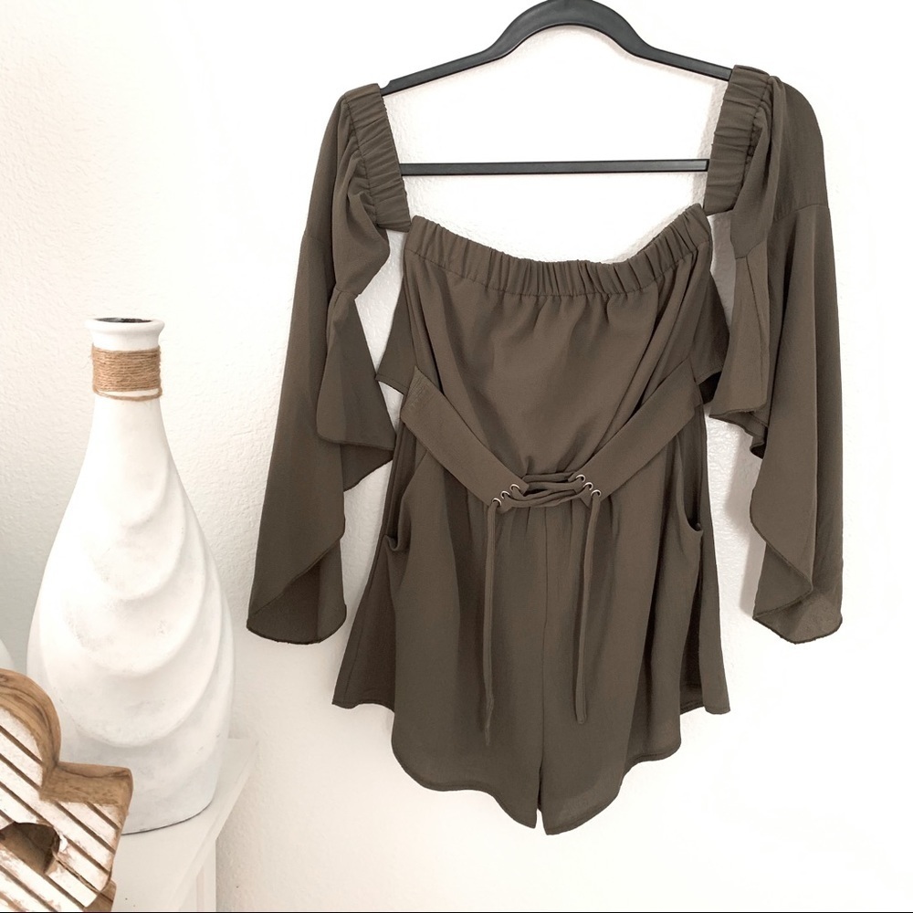 Rumor Boutique army green halter flare sleeve tie waist romper size 6